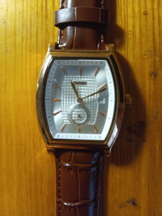 Продам новые часы scmei