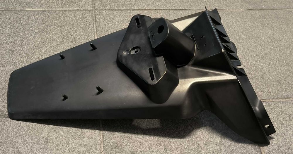 Vendo Guarda Lamas traseiro YAMAHA XMAX