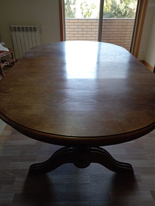 Mesa oval extensivel