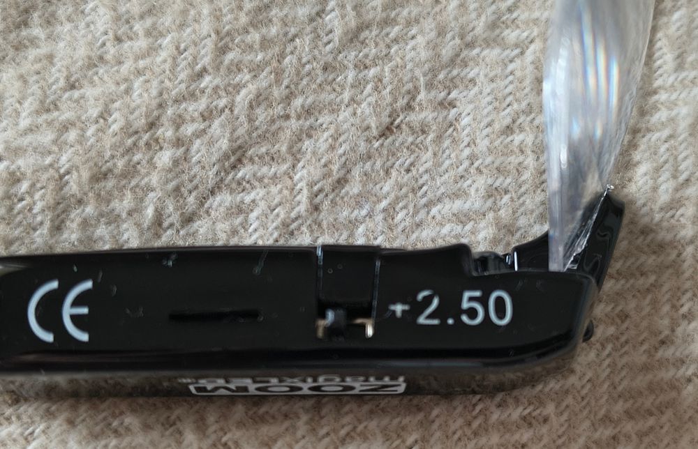 Okulary powiększające +2.50 z funkcją LED