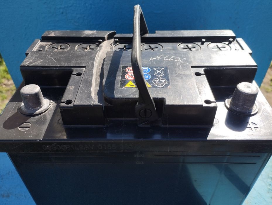 Аккумулятор 12В 60 А/ч для автомобиля.