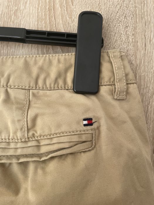 Spodnie Tommy Hilfiger S M chinosy beżowe piaskowe modne eleganckie
