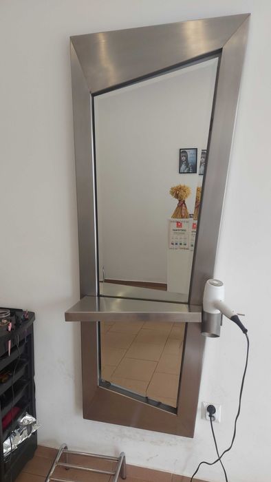 Lustra z salonu fryzjerskiego