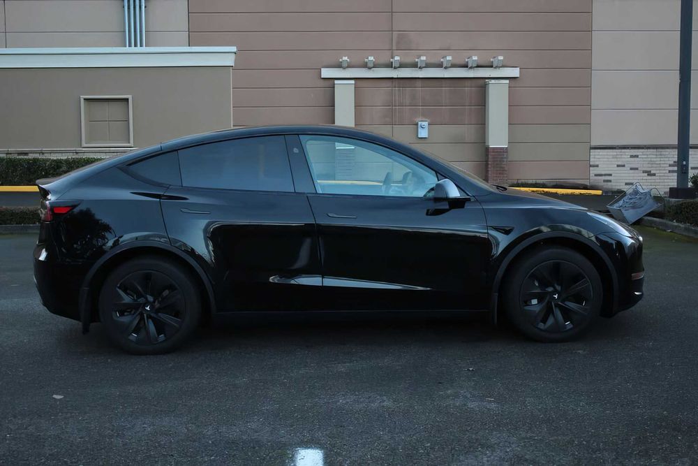 Tesla Model Y Long Range      2023