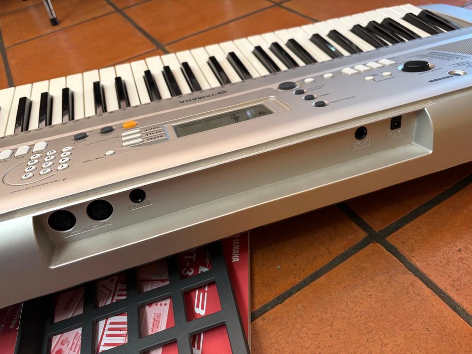 Teclado elétrico Yamaha, Portatone, PSR-E313, YPT-310