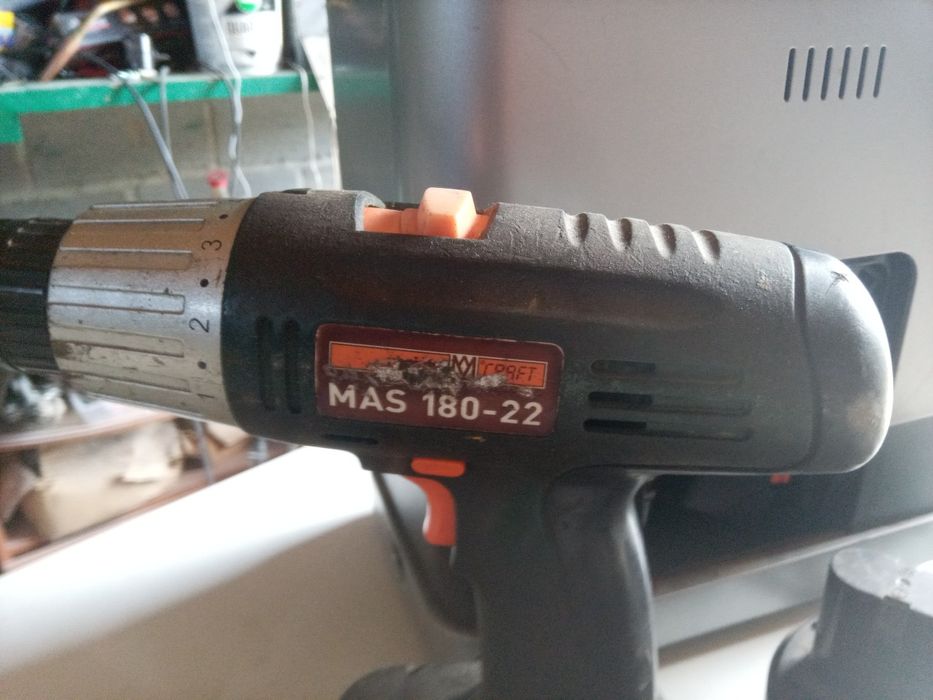Шуруповерт на 18 вольт