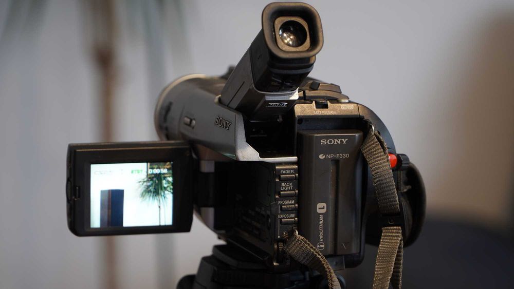 Handycam Sony Digital8 DCR-TRV110E CCD NightShot PAL/NTSC Analog playback