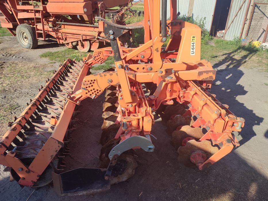 Agregat uprawowo siewny talerzowy