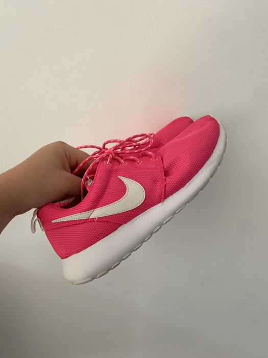 Śliczne, dziewczęce sportowe buty neonowy róż Nike