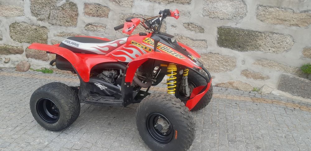 Moto 4 polaris trail blazer 250 serie limitada