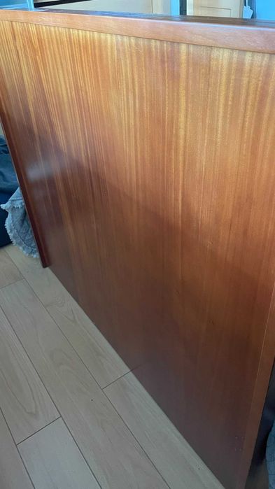Cama + colchão estrado elevatório 1,05m + mesa cabeceira + roupa cama