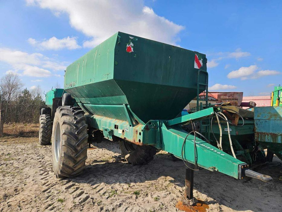 Розкидач добрив Amazone ZGВ-8200