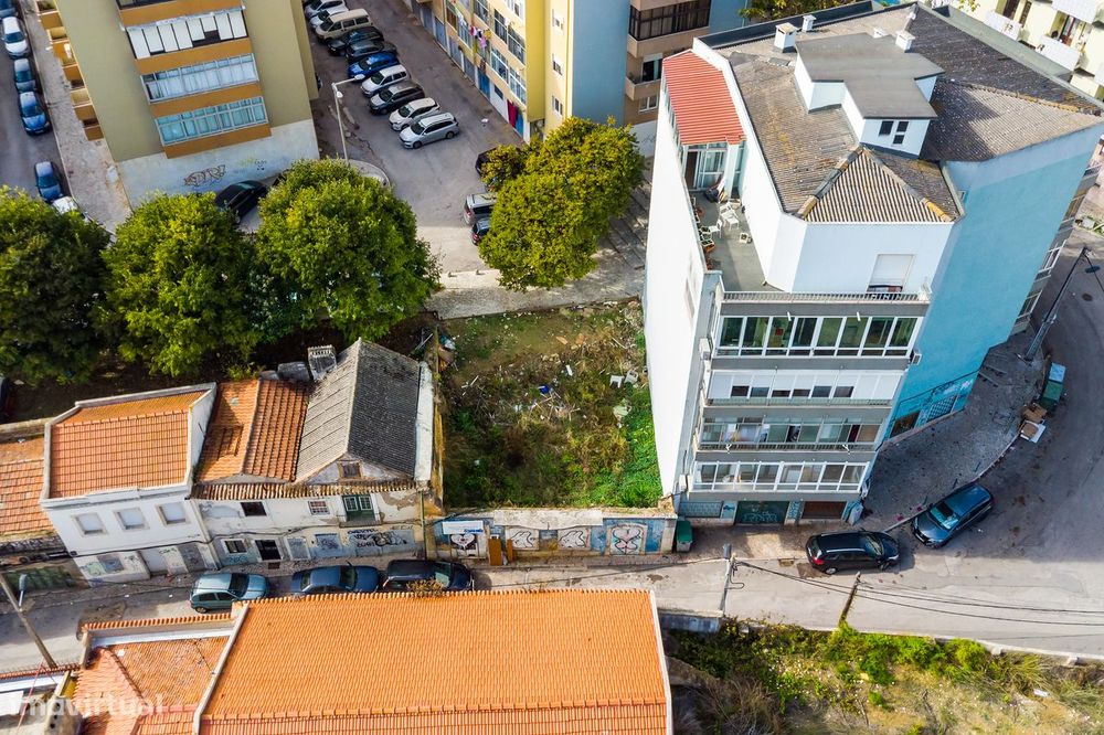 Terreno Urbano, Almada