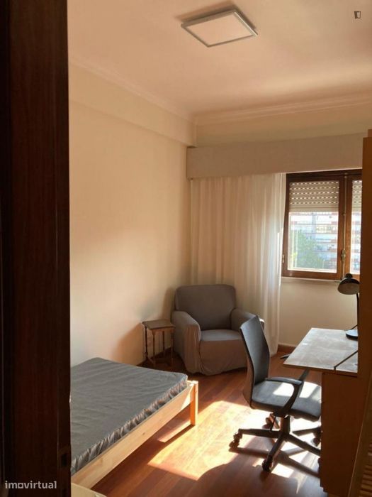 Quarto - localizado em Benfica Lisbon