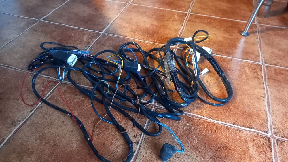 Проводка камаз .По рамі права сторона,та передніх ліхтарів по бамперу ...