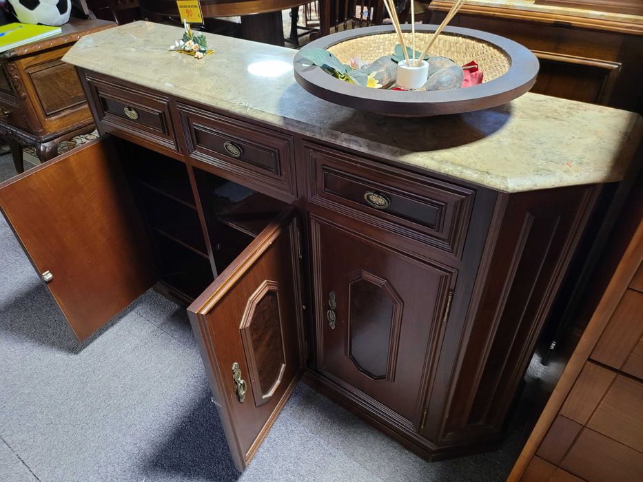 Aparador em madeira com tampo em pedra - Bom estado geral