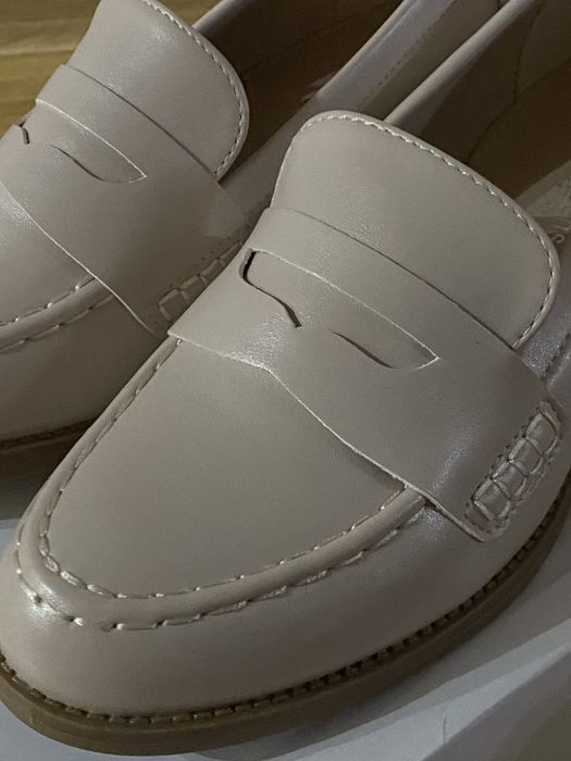 buty mokasyny na obcasie beżowe kremowe blady róż