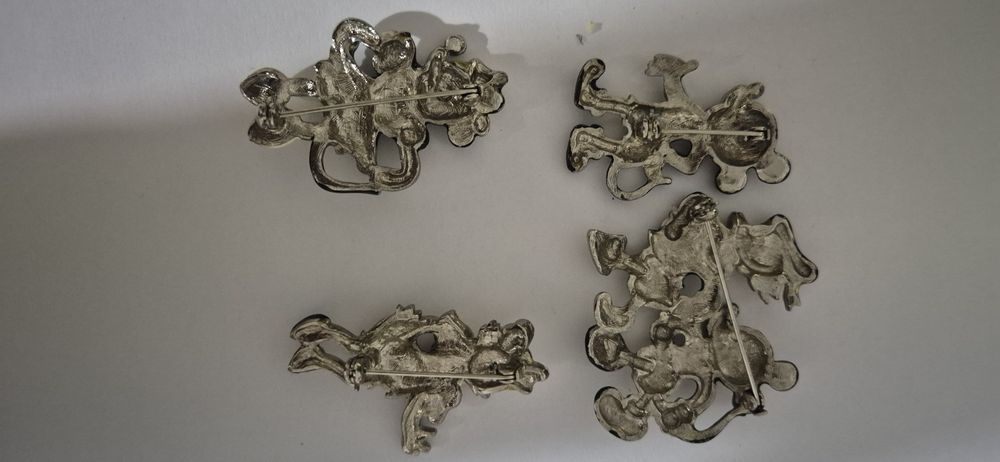 Oryginalne broszki disney