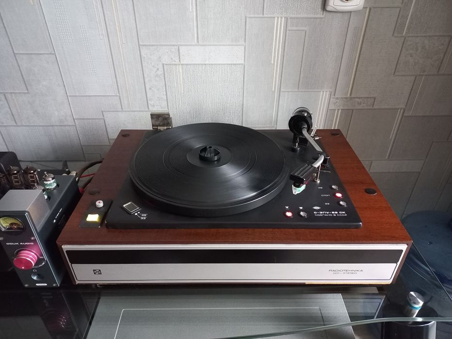 Проигрыватель винила Radiotehnika-001 стерео