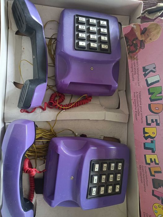 zabawkowe telefony i walkie talkie