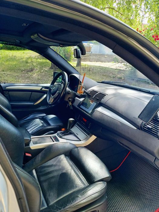 Продам BMW X5 E53