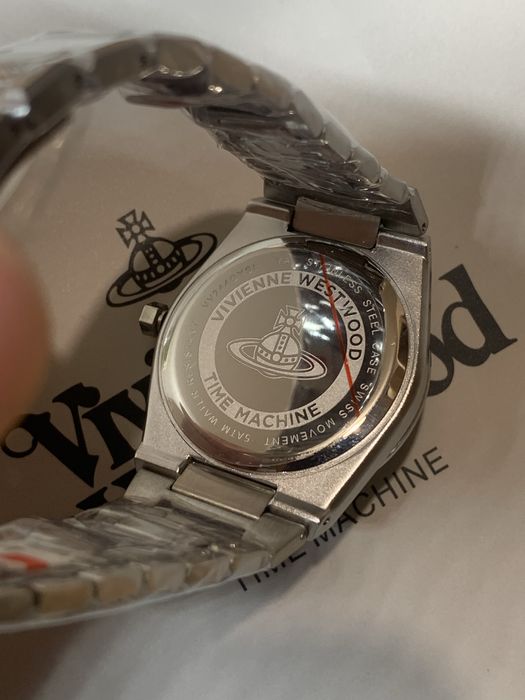 Новий годинник Vivienne Westwood