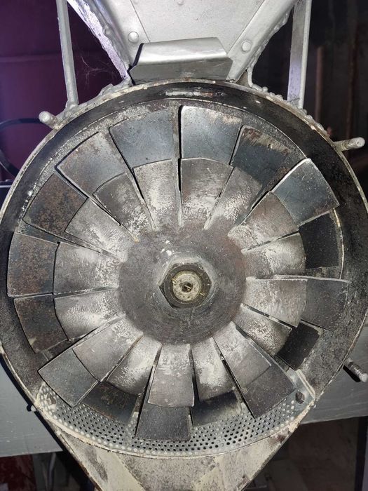 Зернодробілка  господарська