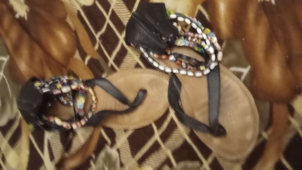 Женский босоножки на низком ходу сорок второго размера