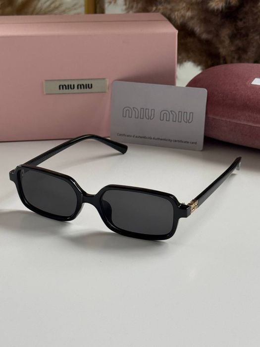 Сонячні окуляри miu miu