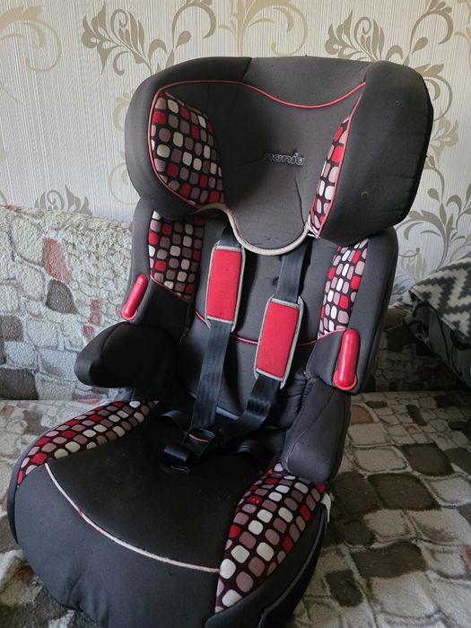 Дитяче автокрісло