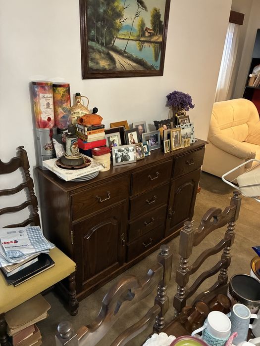 Mobilia de sala em castanho