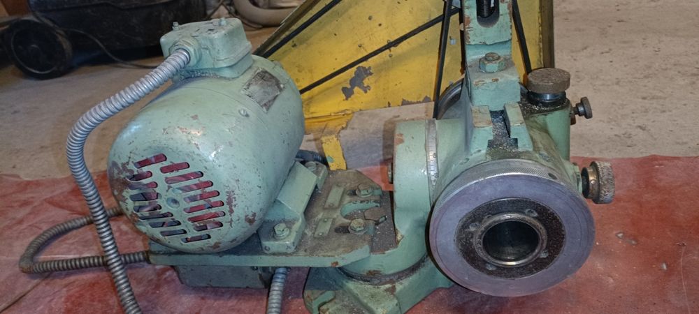 Приспособление для наружного круглого шлифования. Тиски трёхповоротные