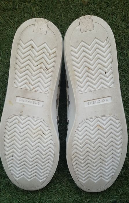 Кросівки білі, повністю шкіра.