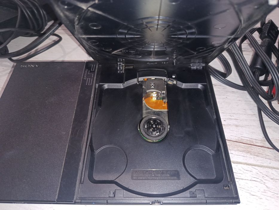 PlayStation 2 slim+ pad+ kabel tv+ zasilacz