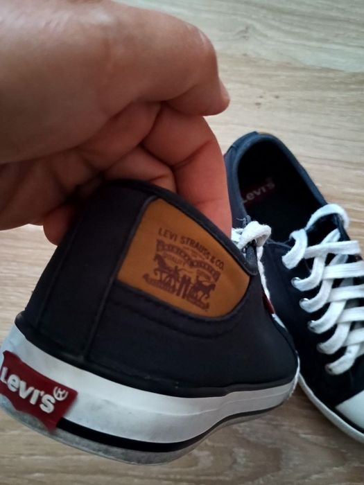 Жіночі фірмові кеди Levi's, оригінал, 39 розмір, устілка 25 см