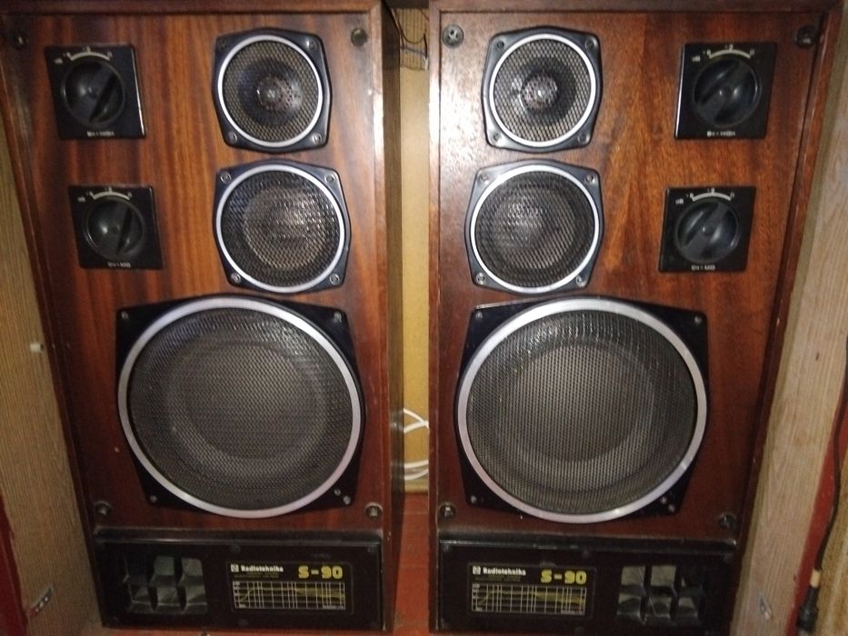 Колонки Радиотехника S- 90 (212) редкие, зеркальные.