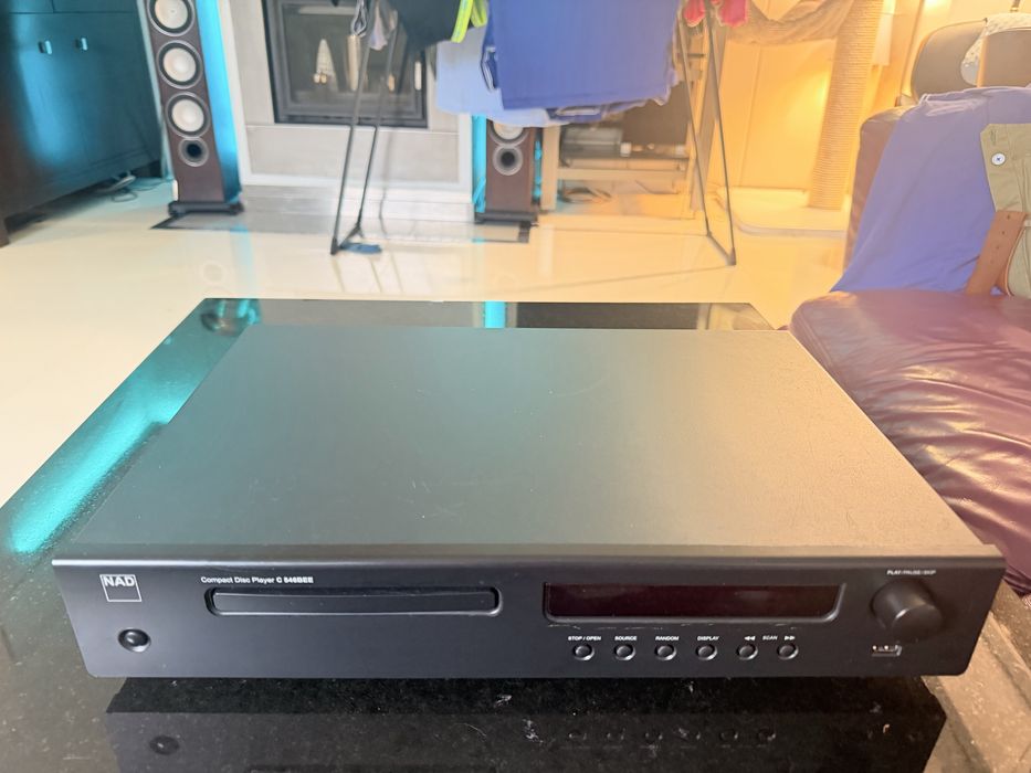 Odtwarzacz CD NAD C546BEE z pilotem