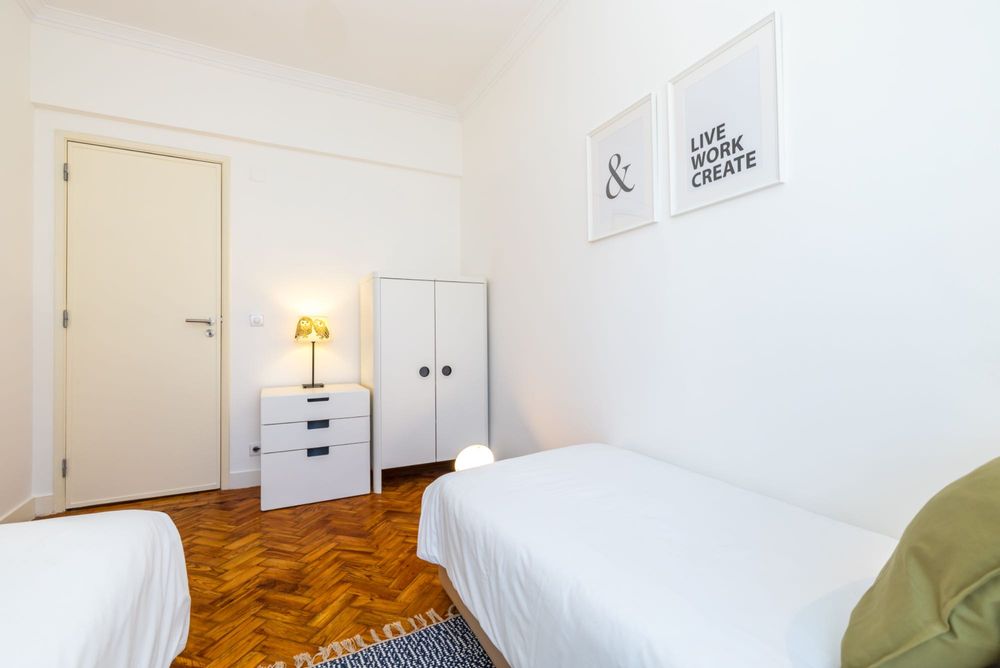 Arrendamento de apartamento t2 Aguas Livres Largo da Igreja