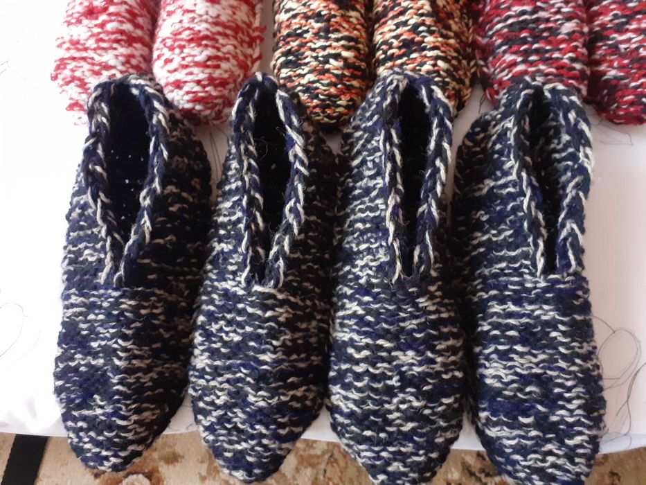 kapcie wełniane  recznie robione.