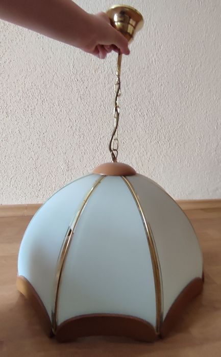 Lampa wisząca ze szklanym abażurem