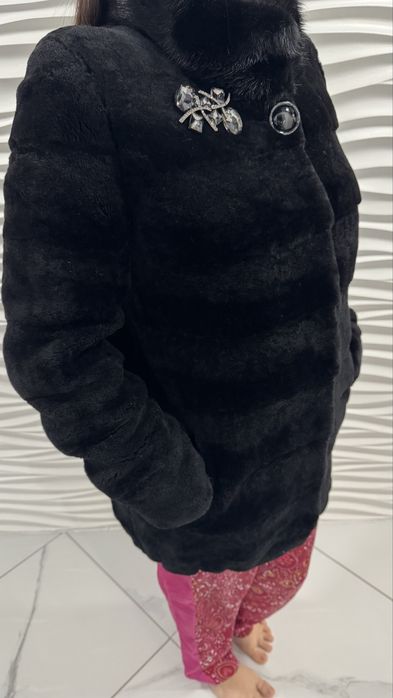 Продам натуральну шубу мутон з норковим коміром