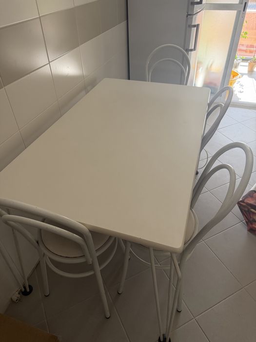 Mesa c/ 4 cadeiras