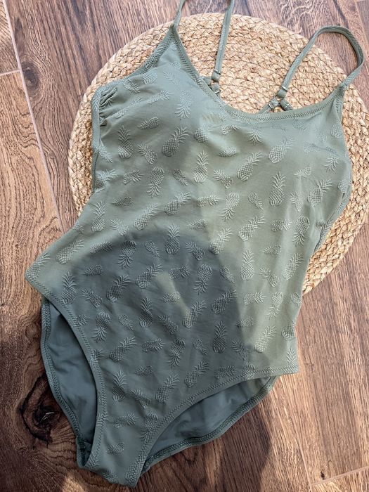 Стильний суцільний купальник