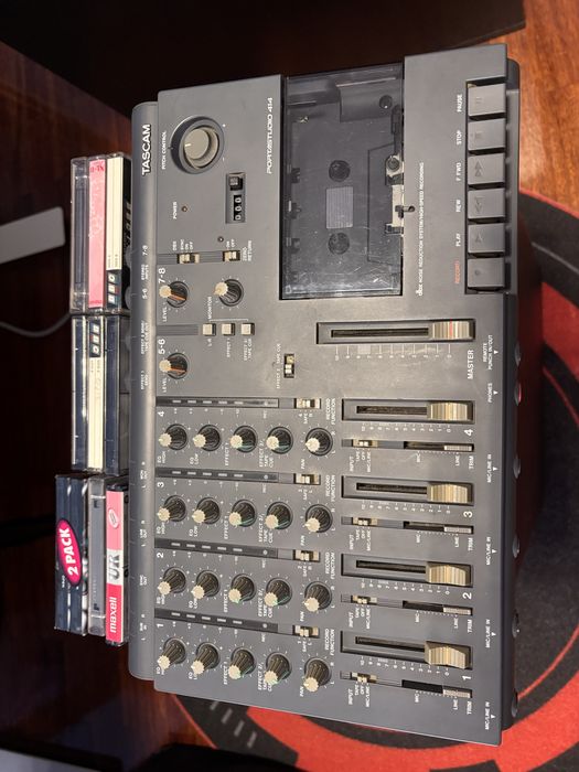 Gravador TASCAM  414 com cassetes
