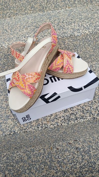 Sandálias gemo novas