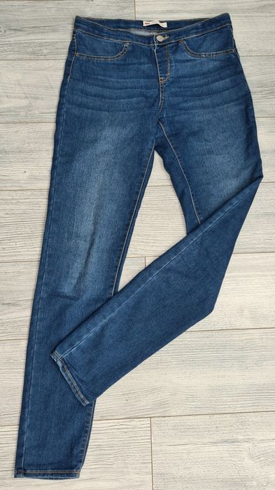 Levi Straus & Company jeansy