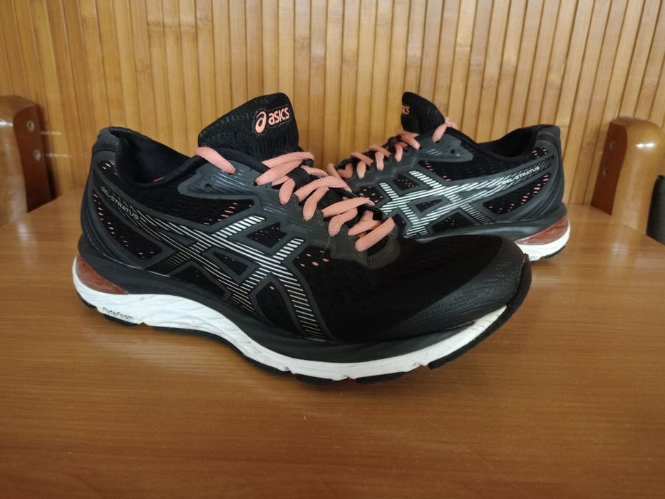 Жіночі Кросівки ASICS Gel-Stratus