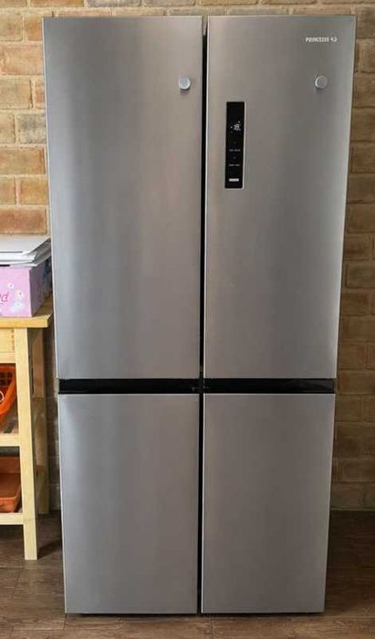 Frigorífico em bom estado ( uso de apenas um Ano )