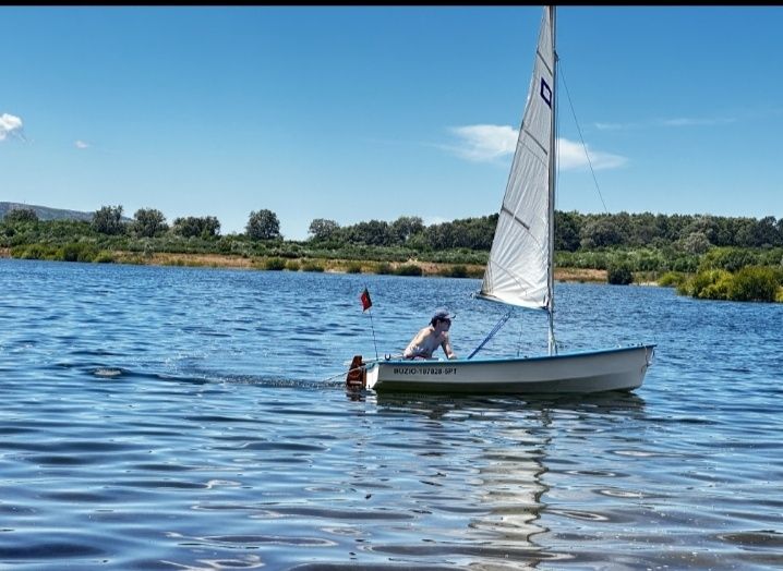 Veleiro tipo lazer