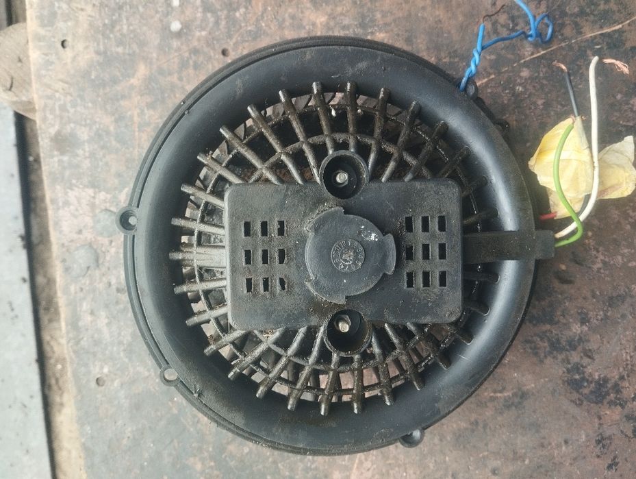 Вентилятор з витяжки.